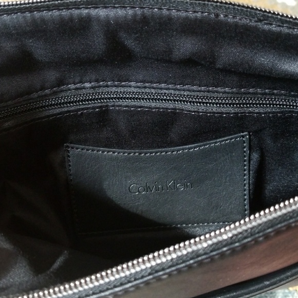 Calvin Klein Black Mens Faux Leather Crossbody Bag - Picture 5 of 8